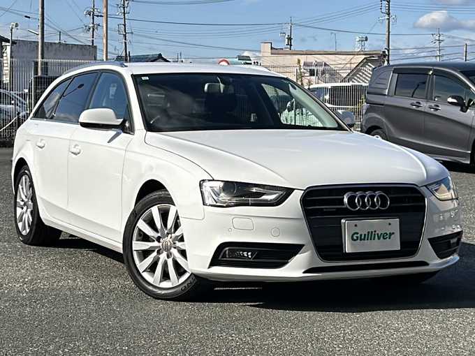 新着情報“Ａ４アバント2．0TFSIクワトロ”2013年式アイビスホワイト入荷しました！