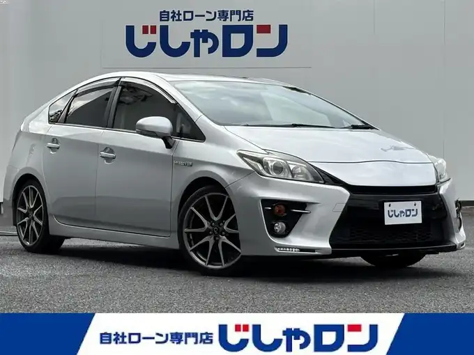 新着情報“プリウスSツーリングセレクション・G’s”2013年式シルバーM入荷しました！