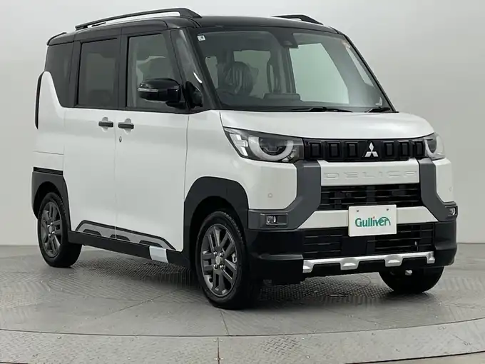 新着情報“デリカミニT プレミアム”2025年式アメジストブラック/シルキーホワイト入荷しました！