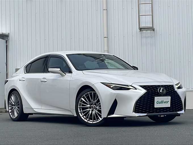 新着情報“ＩＳIS300h バージョンL”2023年式ソニッククォーツ入荷しました！