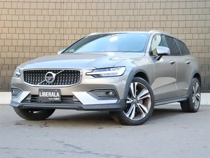 新着情報“Ｖ６０クロスカントリー T5 AWD プロ”2020年式ベージュ入荷しました！