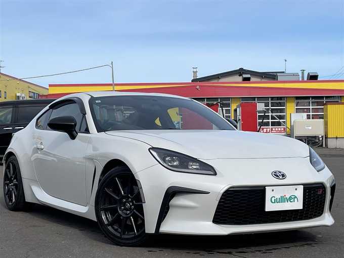 新着情報“ＧＲ８６RZ”2021年式クリスタルホワイトパール入荷しました！