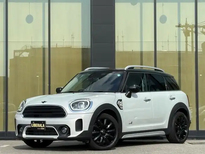 新着情報“ＭＩＮＩクーパーD クロスオーバー オール4 エッセンシャル・トリム”2022年式シルバーⅡ入荷しました！