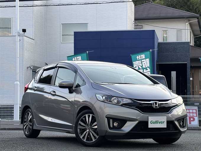 新着情報“フィットハイブリッドハイブリッド・Sパッケージ”2016年式ティンテッドシルバーM入荷しました！
