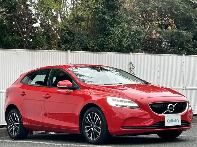 新着情報“Ｖ４０T2 キネティック”2017年式赤入荷しました！