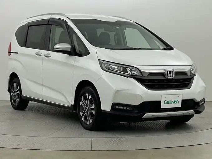 新着情報“フリードクロスター”2022年式プラチナホワイトパール入荷しました！