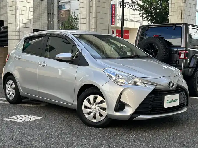 新着情報“ヴィッツF”2017年式シルバーM入荷しました！