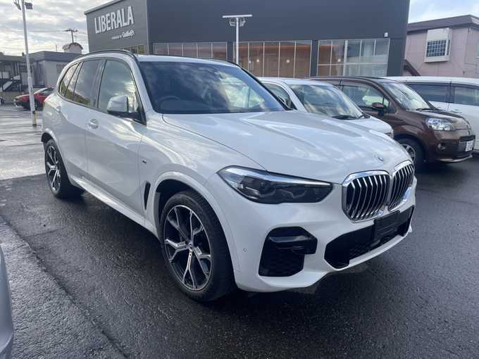 新着情報“Ｘ５xDrive 35d Mスポーツ”2022年式アルピンホワイトⅢ入荷しました！