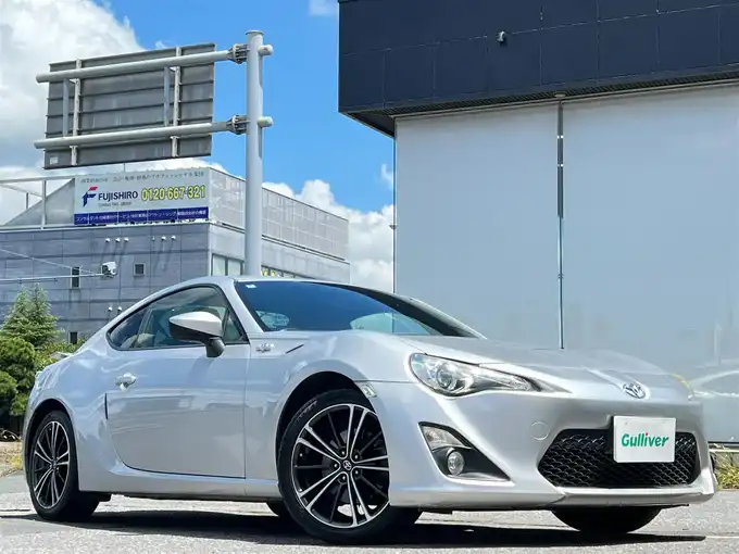 新着情報“８６GTリミテッド”2012年式スターリングシルバー入荷しました！