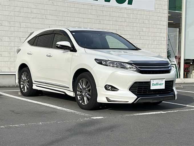 新着情報“ハリアープレミアム”2017年式ホワイトパールクリスタルシャイン入荷しました！