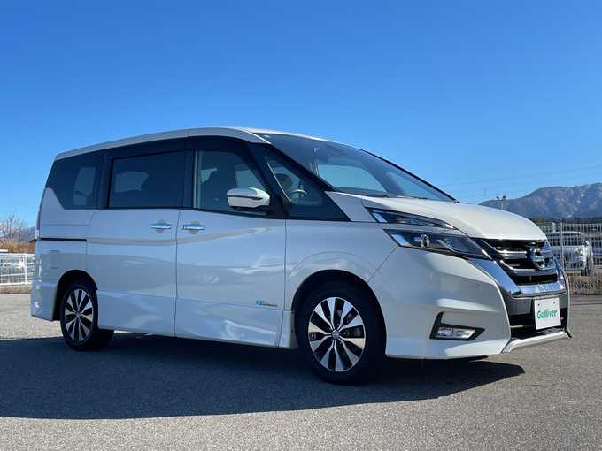 新着情報“セレナハイウェイスターV”2016年式ブリリアントホワイトパール入荷しました！