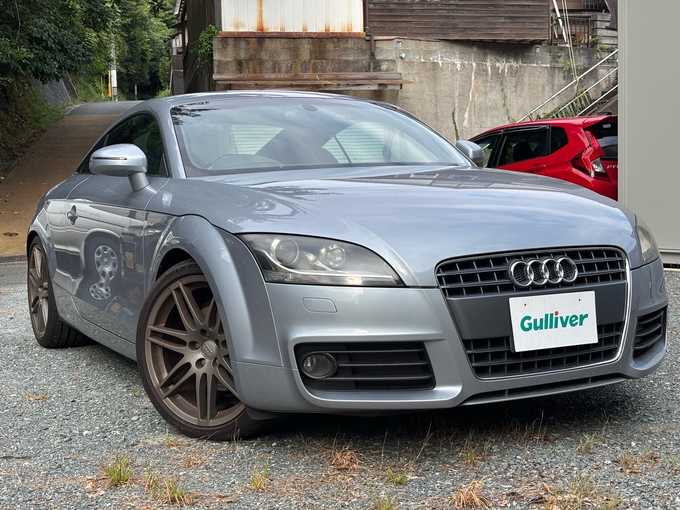 新着情報“ＴＴクーペ2．0TFSI”2010年式シルバー入荷しました！