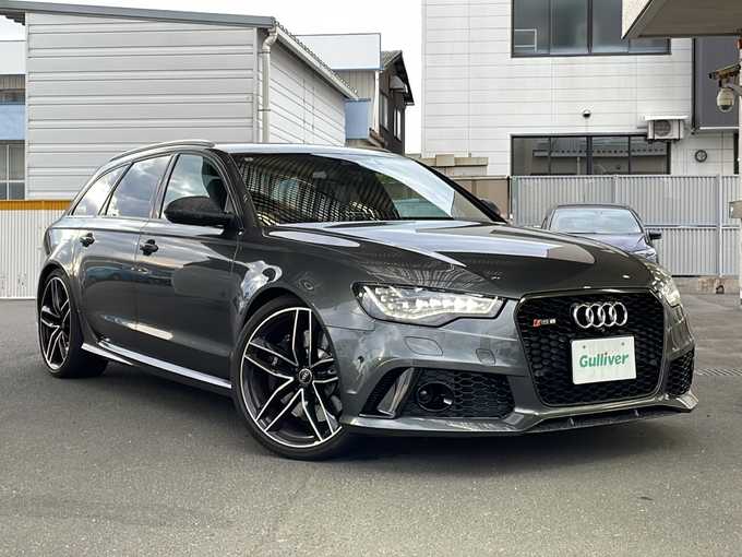 新着情報“ＲＳ６アバントベースグレード”2014年式ガンＭ入荷しました！