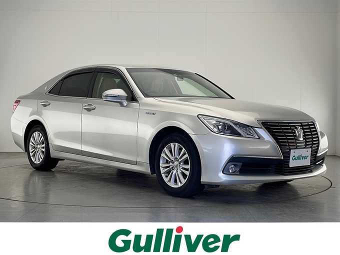 新着情報“クラウンハイブリッドロイヤルサルーン”2013年式プレシャスシルバー入荷しました！