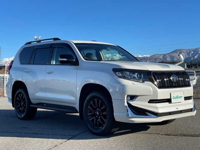 新着情報“ランドクルーザープラドTX Lパッケージ・ブラックエディション”2021年式ホワイトパールクリスタルシャイン入荷しました！