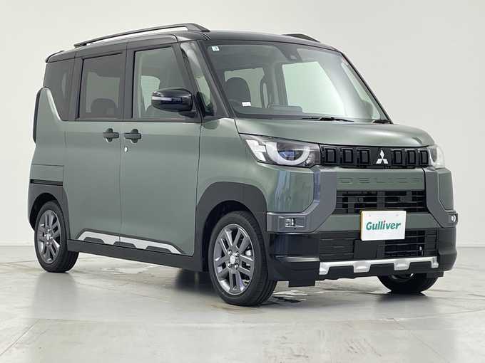 新着情報“デリカミニT プレミアム”2025年式緑入荷しました！