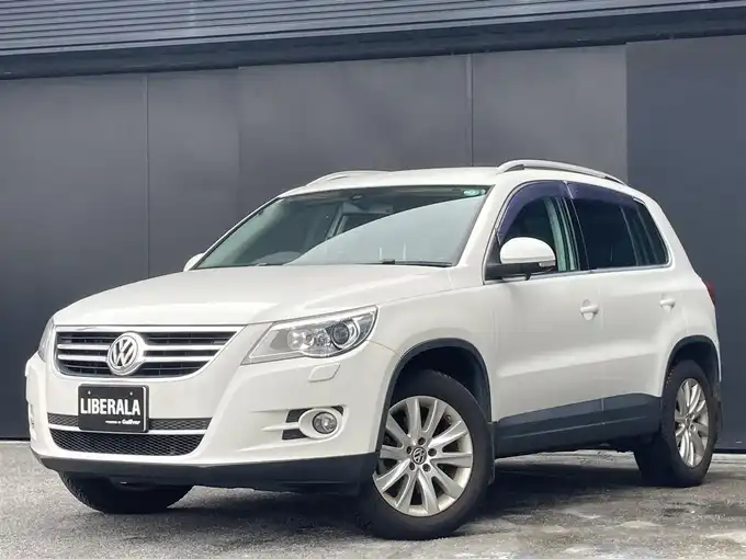 新着情報“ティグアンライストン”2011年式白入荷しました！