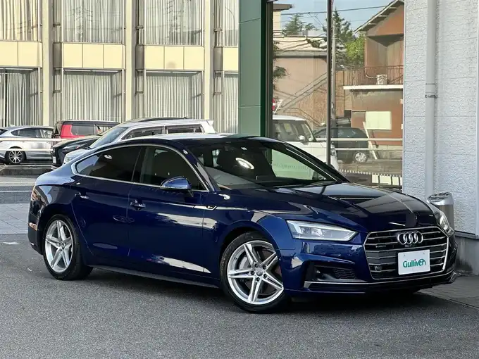 新着情報“Ａ５SB2．0TFSI Q スポーツ”2018年式スクーバブルーメタリック入荷しました！