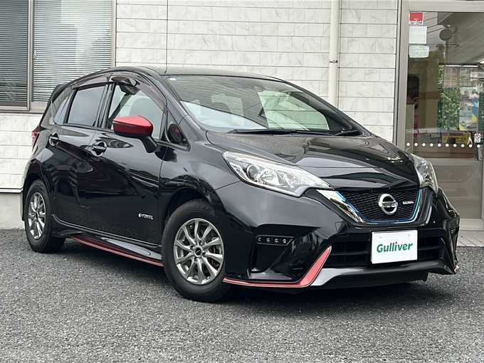 新着情報“ノートe－パワーニスモ”2018年式スーパーブラック入荷しました！