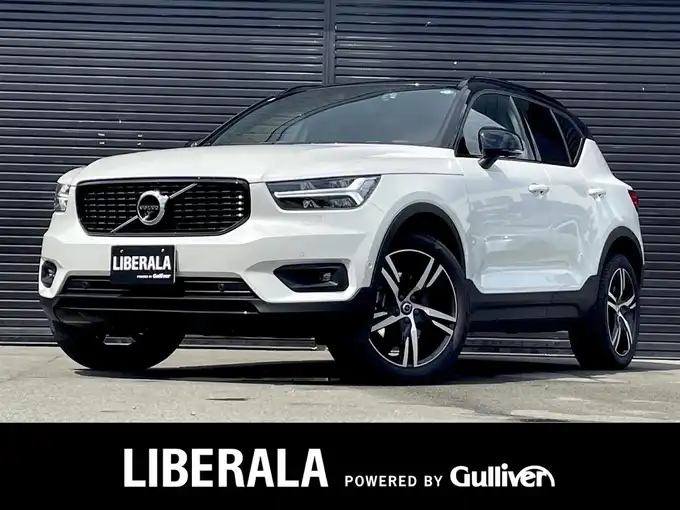 新着情報“ＸＣ４０T4 AWD Rデザイン”2019年式クリスタルホワイトP/ブラック入荷しました！