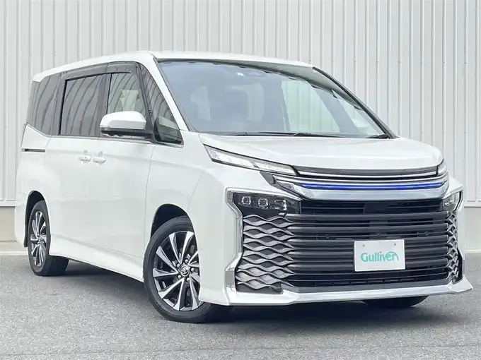 新着情報“ヴォクシーS－Z”2023年式ホワイトパールクリスタルシャイン入荷しました！