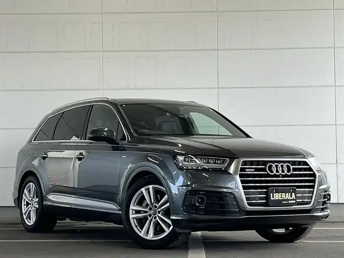 新着情報“Ｑ７45TFSIクワトロアダプティブエアサスペンション仕様”2020年式グレー入荷しました！