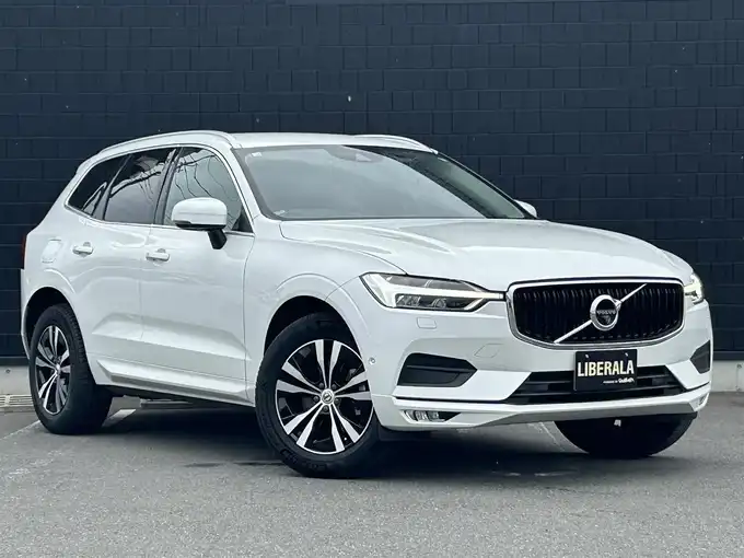 新着情報“ＸＣ６０D4 AWD モーメンタム”2020年式クリスタルホワイトP入荷しました！