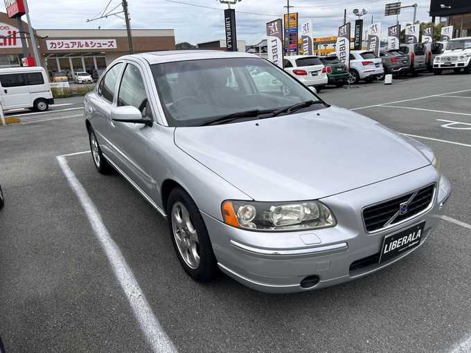 新着情報“Ｓ６０2．4”2006年式シルバー入荷しました！