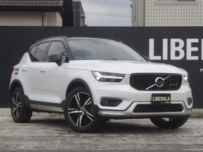 新着情報“ＸＣ４０T4 AWD Rデザイン”2018年式クリスタルホワイトP入荷しました！