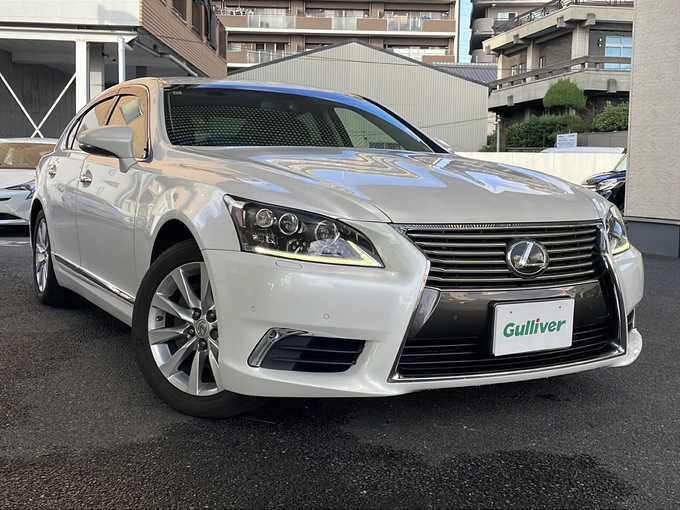 新着情報“ＬＳLS460 バージョンC Iパッケージ”2015年式ソニッククォーツ入荷しました！