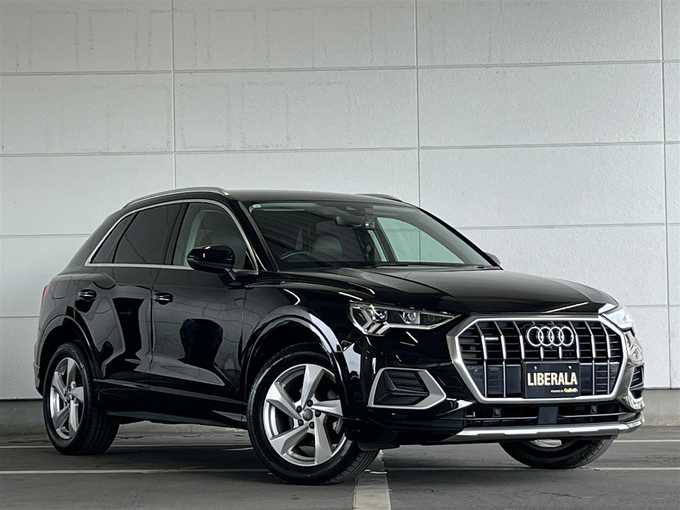 新着情報“Ｑ３35TDIクワトロアドバンスド”2021年式黒入荷しました！