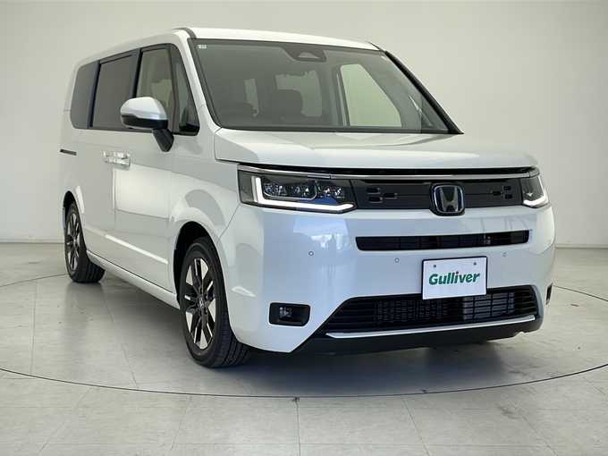 新着情報“ステップワゴンe:HEVエアー EX”2025年式プラチナホワイト