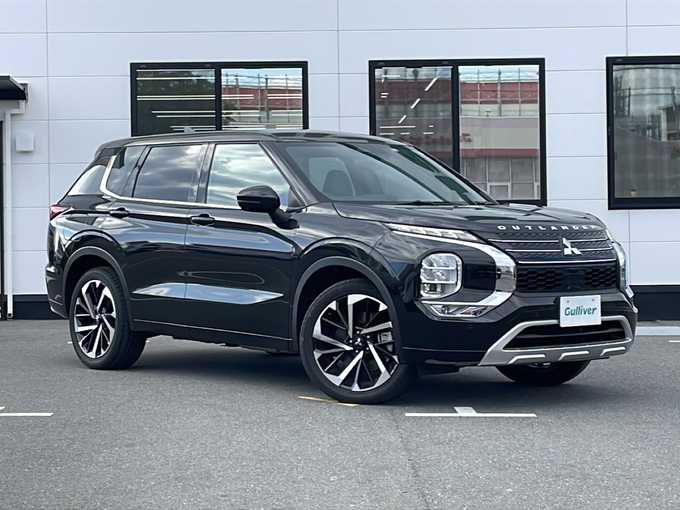 新着情報“アウトランダーＰＨＥＶP”2021年式黒Ⅱ入荷しました！