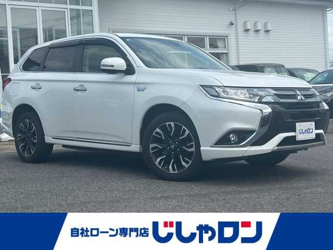 新着情報“アウトランダーＰＨＥＶGセーフティパッケージ”2015年式シルキーホワイト入荷しました！