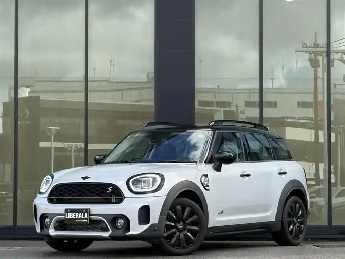 新着情報“ＭＩＮＩクロスオーバー・ボードウォーク・エディション”2021年式白入荷しました！