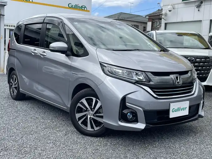 新着情報“フリードハイブリッドハイブリッド・EX”2018年式ルナシルバーM入荷しました！