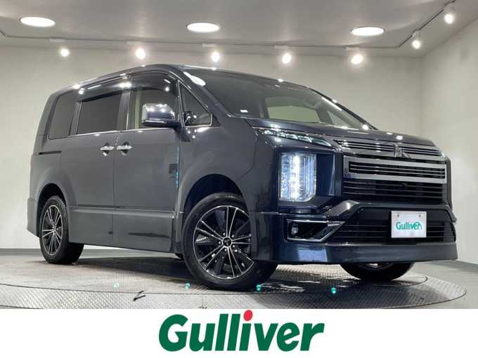 新着情報“デリカＤ：５D プレミアム”2022年式グラファイトグレーメタリック/ブラックマイカ入荷しました！