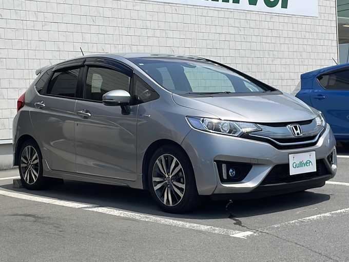 新着情報“フィットハイブリッドハイブリッド・Sパッケージ”2014年式ティンテッドシルバーM入荷しました！