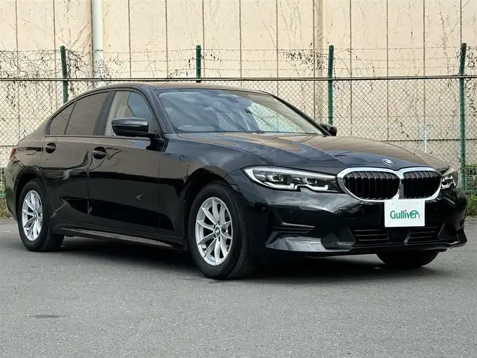 新着情報“３シリーズ320i”2019年式黒入荷しました！