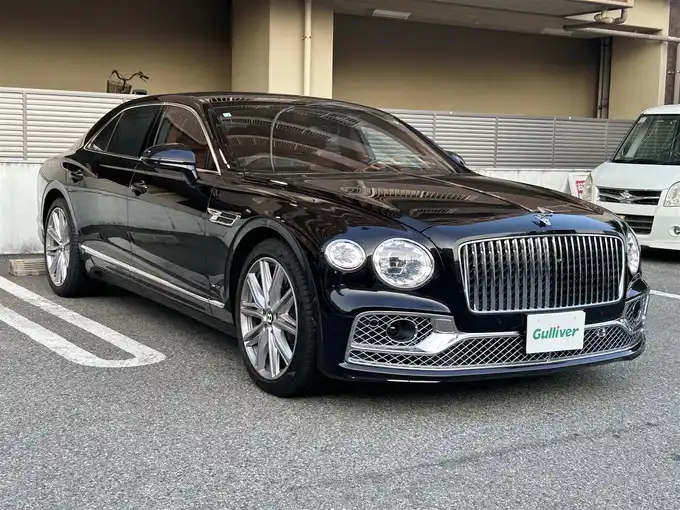 新着情報“フライングスパーベースグレード”2020年式黒入荷しました！