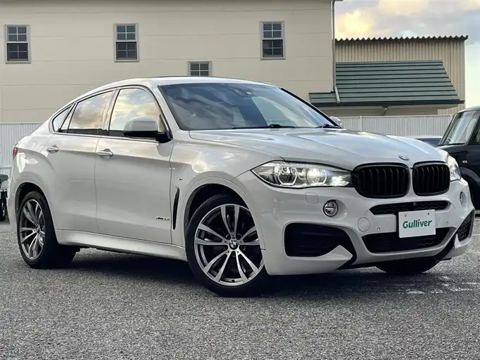 新着情報“Ｘ６xDrive 35i Mスポーツ”2017年式アルピンホワイトⅢ入荷しました！