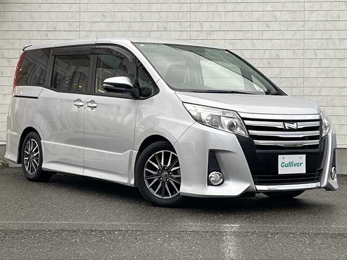 新着情報“ノアSi”2014年式シルバーM入荷しました！