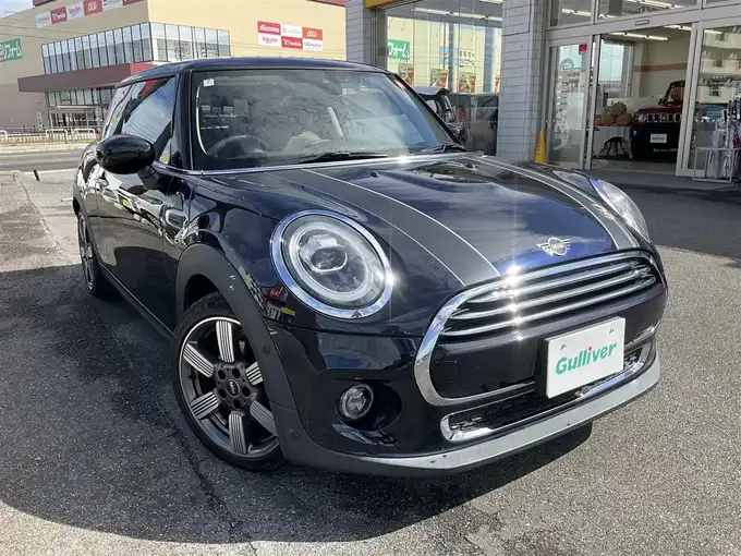 新着情報“ＭＩＮＩクーパーD”2020年式MINI Yoursエニグマティックブラック入荷しました！