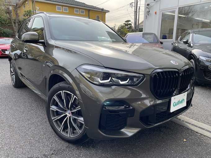 新着情報“Ｘ５xDrive 40d Mスポーツ”2023年式緑入荷しました！