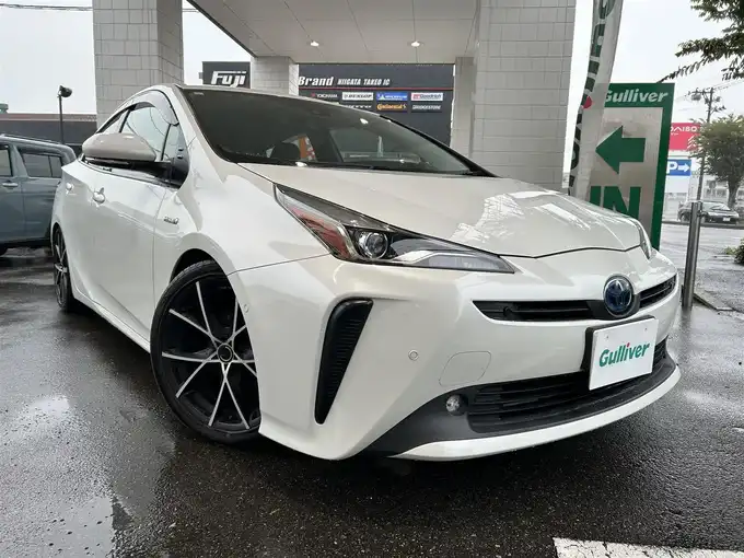 新着情報“プリウスA”2019年式ホワイトパールクリスタルシャイン入荷しました！