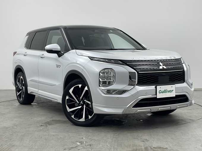 新着情報“アウトランダーＰＨＥＶP”2022年式パールⅡ入荷しました！