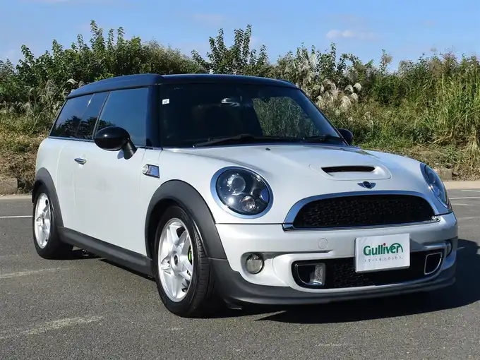 新着情報“ＭＩＮＩクーパーS クラブマン”2011年式シルバーⅡ入荷しました！