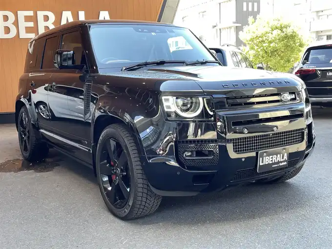 新着情報“ディフェンダー110X D300 エアサスペンション装着車”2022年式黒入荷しました！