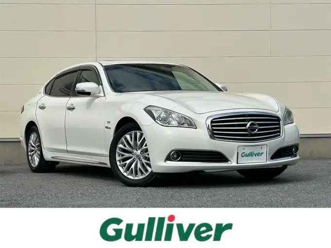 新着情報“シーマハイブリッド”2012年式クリスタルホワイトパール入荷しました！