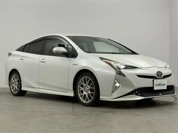 新着情報“プリウスSツーリングセレクション”2016年式ホワイトパールクリスタルシャイン入荷しました！